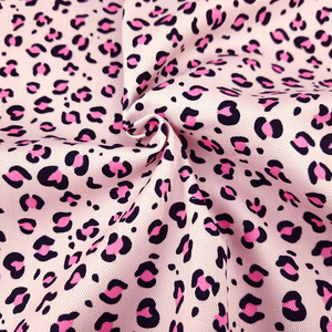 Tela de sarga de algodón orgánico 100% impresa personalizada 21*21s 108*58 de punto pesado con característica metálica para vestidos tela de sarga - Product Image 2