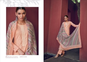 Pure Lawn Cambric Cotton Impression Numérique Kurtis Avec Fond Teint En Coton Et Coton Pur Pelouse Dupatta en vente en ligne - Product Image 3