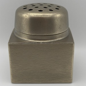 Molinillo de pimienta y coctelera de latón de primera calidad con acabado en tono dorado hecho a mano artesanal Diseñado para interiores de comedor decorativos - Product Image 5