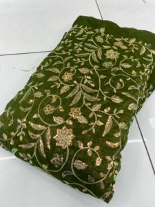 Tissu en polyester de haute qualité avec motif brodé et paillettes pour robes et robes de maison - Product Image 4