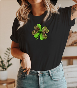 เสื้อยืดผ้าฝ้าย100% ใส่ได้ทั้งชายและหญิงเสื้อคอกลมแขนสั้นทรงหลวมดีไซน์ลายใบแชมร็อกสำหรับผู้หญิงและผู้ชาย - Product Image 4