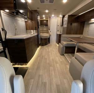 Nouvelle Mini Caravane de Luxe 4x4 pour 4, 5 ou 6 Personnes avec Douche et Cuisine - Product Image 4