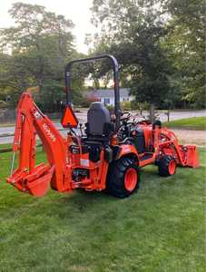 รถแทรกเตอร์ขนาดเล็ก Kubota BX23S พร้อมอุปกรณ์ตักดิน ขุดดิน และตักดินด้านหน้าแบบไฮดรอลิก สำหรับงานเกษตรและจัดสวน - Product Image 3