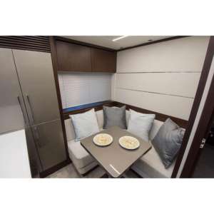 Yacht à voile de luxe en fibre de verre Sunseeker Predator 74 XPS 2021 avec des caractéristiques de haute performance, propulsion à essence, 35-40 nœuds - Product Image 5