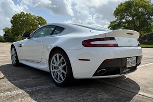 Excellent état, Aston Martin V8 Vantage Coupé d'occasion 2013 - Product Image 6