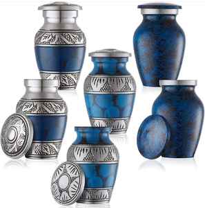 Urne en métal gravée sur mesure faite à la main Vase de crémation personnalisé pour les cendres d'un être cher Quantité en vrac disponible en Inde - Product Image 5