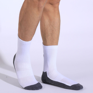 Precio competitivo Unisex diseño personalizado antideslizante mujeres Deporte Calcetines logotipo personalizado gimnasio Yoga agarre Calcetines - Product Image 5