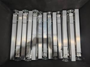 Il tavolo da palcoscenico portatile abbinato alle gambe del palco quadrato rende il palco più stabile. - Product Image 5