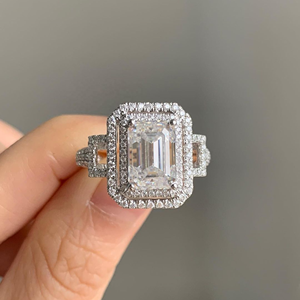 แหวนเพชร3.00กะรัตมรกตประดับเพชรสำหรับปลูกในห้องปฏิบัติการพร้อมทองขาว14K - Product Image 1