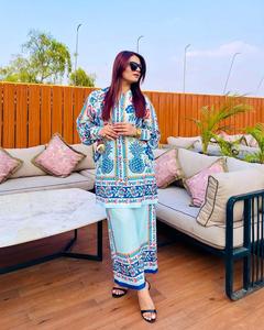 Costume Salwar en soie imprimé numérique de créateur robe Kameez pakistanaise longue à la mode pour les fêtes de mariage pakistanaise indienne - Product Image 1