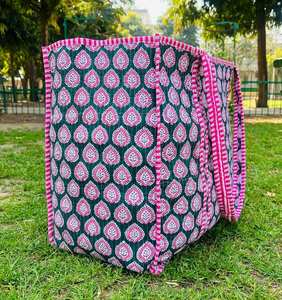 Bolsa de Mano Larga Acolchada de Algodón con Rayas, Hecha a Mano en India para Mujer, con Cierre de Cremallera y Correa para el Hombro para Viajes - Product Image 5