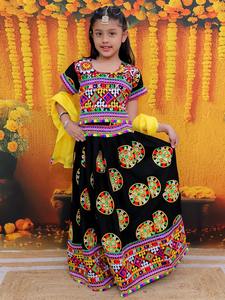 Ensemble assorti pour enfants pakistanais avec pyjama Kurta pour garçons et filles Lehenga pour les mariages, l'Aïd et les événements culturels - Product Image 3