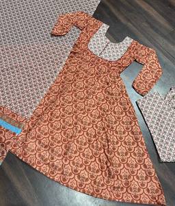 Presentamos el Nuevo Conjunto Kurta-Plazzo de Chanderi de Alta Calidad, Completamente Cosido, con Hermosa Blusa Bordada, Salwar de Chanderi para Fiesta - Product Image 6