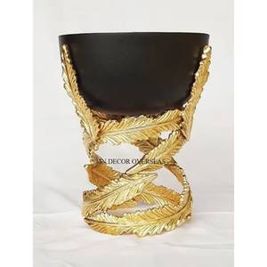 กระถางธูปสำหรับตกแต่งภายนอกทำจากโลหะสีดำเคลือบด้วยผงชุบทองฐานดีไซน์เนอร์ - Product Image 6