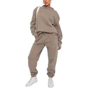 Conjunto de ropa de descanso de entrenamiento de dos piezas personalizado para mujer, chaqueta con capucha y cremallera, decoración de botones con patrón sólido bordado, longitud completa - Product Image 5