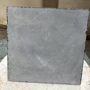 Pavimentadora de piedra azul cincelada a mano de Vietnam de venta superior para uso al aire libre para proyectos de patio de entrada - Product Image 1