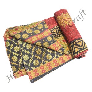 Jeté en tissu vintage de qualité supérieure, fait main, travail Kantha, jeté indien réversible, fait main, jeté lourd, ancien sari, couverture patchwork - Product Image 1