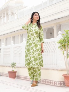 Ensemble en coton épais imprimé rayonne avec pochette pour femme - Product Image 4