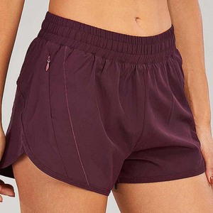 Pantalones cortos deportivos de entrenamiento 2 en 1 para mujer, pantalones cortos deportivos de malla transpirable personalizados con bolsillos atléticos, pantalones cortos de mujer con patrón sólido - Product Image 3