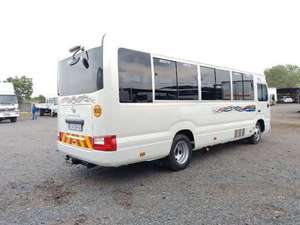 Toyota COASTER USADA RECIENTEMENTE, Interior Oscuro, Transmisión Manual - Product Image 3