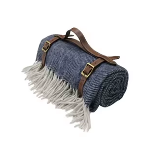 Manta de espiga de lana Premium en diseño atemporal azul marino para hogares modernos - Product Image 5