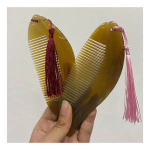 Peigne en corne de vache et de buffle noir naturel 100% Artisanat le plus vendu à la mode pour les cheveux et la barbe directement du Vietnam - Product Image 5