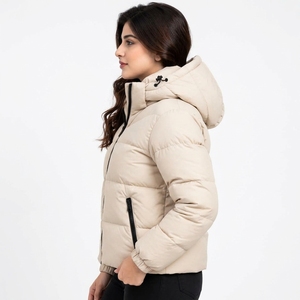 Vêtements d'hiver matelassés de qualité supérieure pour femmes, veste matelassée avec un rembourrage doux et chaud, coupe confortable et durable, veste matelassée pour femmes - Product Image 4