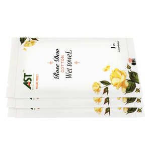 Toallitas Húmedas Desechables Ultrafinas de 22x22cm con Aroma a Verbena, Empaquetadas Individualmente y Totalmente Personalizables - Product Image 1