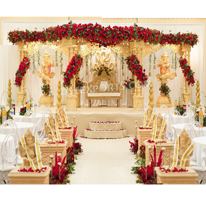 Decoración de Mandap de Tres Pilares con Rosas para Bodas Hindúes, Mandap de Tres Postes Lujoso para Bodas Indias, Mandap Triveni para Bodas Gujarati en EE. UU. - Product Image 1