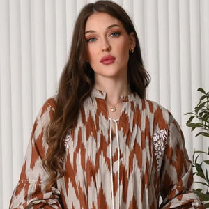 ชุดเดรสยาวผ้าคอตตอนสไตล์ยูเครนสำหรับผู้หญิงชุดเดรสยาวผ้าคอตตอนปักลายแขนพองแต่งระบาย - Product Image 1