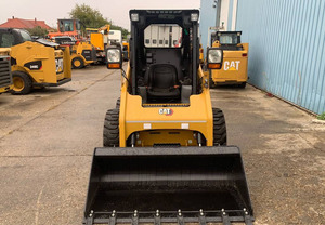 Cargadora compacta CAT en buen estado en venta - Product Image 2