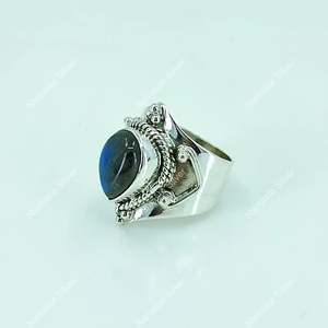 Bague en argent sterling 925 avec labradorite, bijou unique, culturel et de collection, fait main, labradorite naturelle en forme de poire, idéal comme bague de promesse. - Product Image 2
