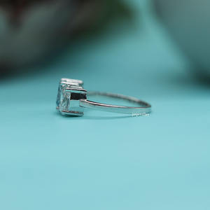 Radiante, corte ovalado, Diamante cultivado en laboratorio, anillo de compromiso de dos piedras, lujoso anillo de compromiso de oro sólido de 14K para mujer - Product Image 2