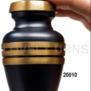 Petit sac en velours noir et or, urne pour cendres humaines - Élégant souvenir commémoratif, cérémonie de crémation, affichage à domicile - Product Image 1