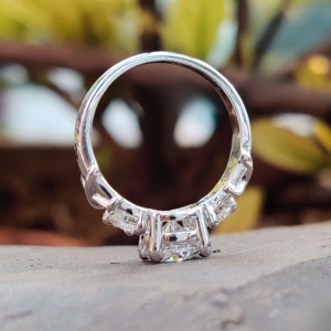 Bagues en argent sterling 925 personnalisées pour femmes Style de fête de mariage à la mode avec diamant Moissanite rond taille brillante bijoux fins - Product Image 6