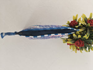 Pochette élégante en coton biologique matelassée à motif floral bleu foncé avec fermeture à glissière Pièces blanches biodégradables - Product Image 3