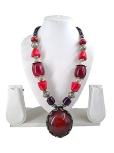 Collier en résine époxy avec de vraies fleurs Pendentif unique et élégant pour filles Tenues décontractées et festives disponibles dans des tailles personnalisées - Product Image 2