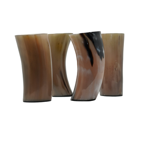 Chopes à boire en corne sculptées à la main, design exclusif, pour les foires fantastiques médiévales et les reconstitutions historiques, avec doublure durable - Product Image 1