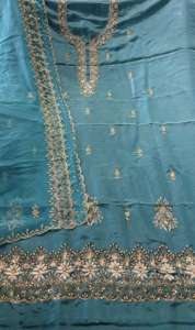 Costumes indiens modernes brodés à la main non cousus pour femmes élégants pour les fêtes de style traditionnel - Product Image 3