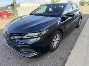 Vente à prix réduit Toyota Camry Berline 5 places Transmission automatique Volant à gauche Phares LED Sièges en cuir Pneus R17 Occasion - Product Image 3