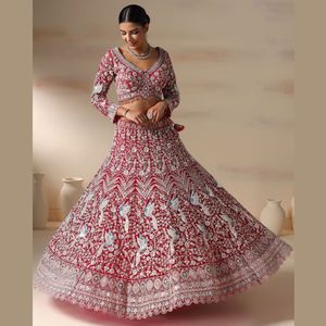 ผ้าตาข่ายนิ่มสีม่วงแดงเข้มจากนักออกแบบที่หรูหราพร้อมรายละเอียดการทอผ้า zari และงานฝีมือสำหรับเจ้าสาวและปาร์ตี้สำหรับอินเดียขายส่ง - Product Image 3