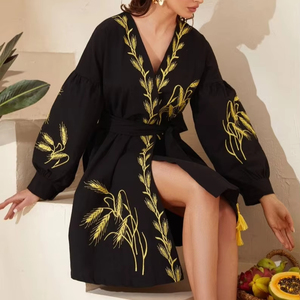 Vestido bordado con espiguillas Ucrania vestido de trigo blanco hecho a mano traje de estilo Vishivanka para mujer - Product Image 1