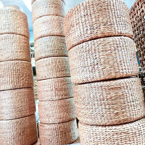 Cojín de Piso de Jacinto de Agua Natural 2026, Otomana Redonda Trenzada a Mano - Product Image 1