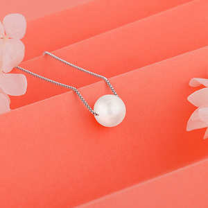 Anushka Sharma Plata Blanco Perla Luna Collar - Product Image 4