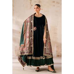 Vestido de terciopelo bordado con corte en A y cintura imperio hecho a mano PR-1208 - Product Image 1