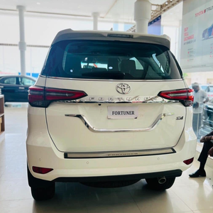 Meilleur prix, SUV Toyota Fortuner d'occasion propre, assez usagé, 7 places, option complète, garantie en stock, livraison rapide, conduite à droite - Product Image 4