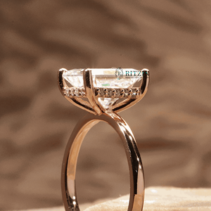 Anillo de compromiso de estilo Halo oculto de diamante de corte radiante para mujer - Product Image 2