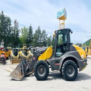 Chargeuse sur pneus compacte Gehl AL 440, mini-chargeuse frontale, boîte de vitesses, moteur, pompe, rayon de braquage court pour travaux agricoles et de construction - Product Image 4