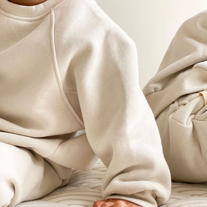 Conjunto Deportivo Casual para Niños y Niñas con Sudadera con Capucha y Pantalones Jogger de Cuello Redondo, Ropa para Estar en Casa, Color Sólido 100% Algodón - Product Image 2