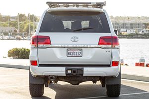 MEJOR OFERTA: LANDCRUISERS 2016 V8 POWER 4X4 CON DIFERENCIAL CENTRAL BLOQUEABLE, EN PERFECTO ESTADO, IMPECABLE, EXCELENTE CONDICIÓN, LISTO PARA EXPORTACIÓN - Product Image 6